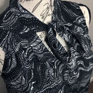 Mossimo Black & White Sleeveless Button Down Blouse